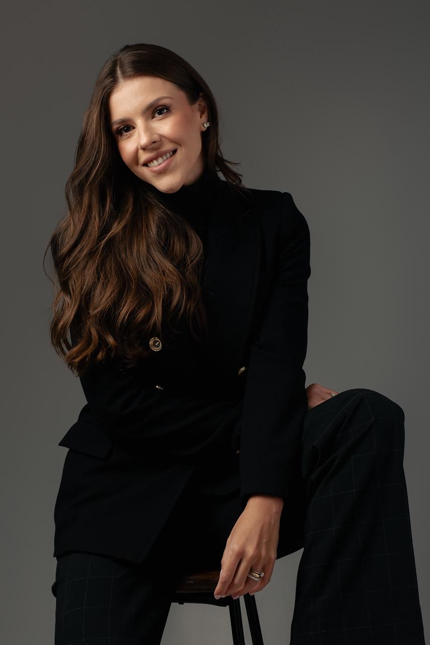 Dra. Gabriela Cavalari, dermatologista